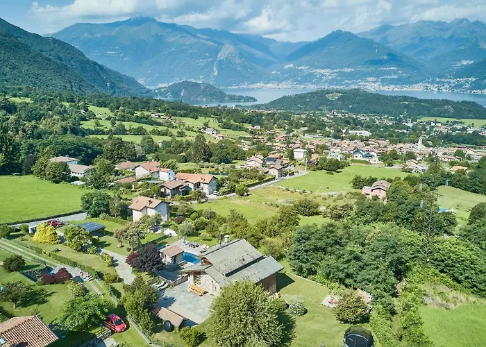 Con Piscina E Vista Panoramica Colico