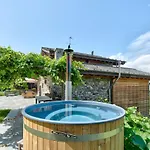 Con Piscina E Vista Panoramica Alpesi faház *