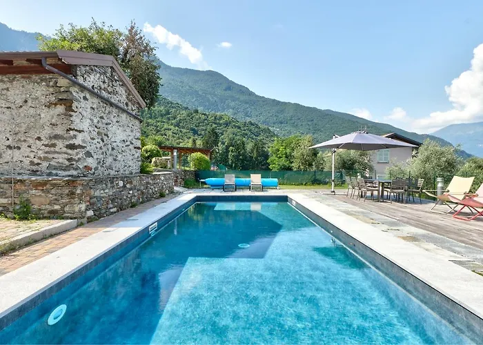 Con Piscina E Vista Panoramica